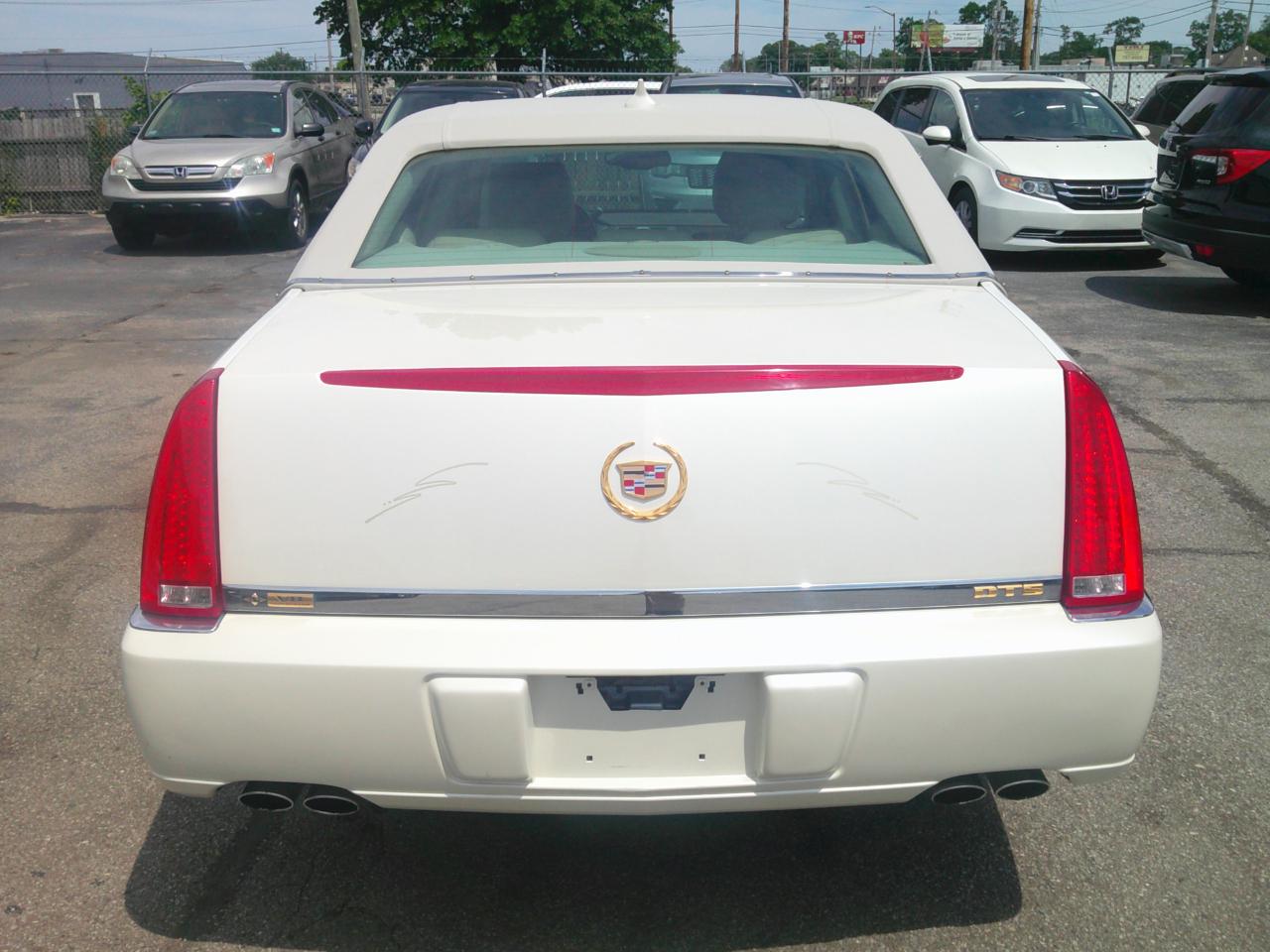 Cadillac DTS V8 2010