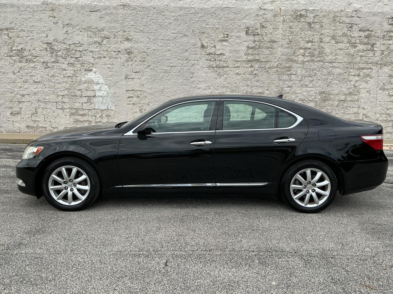 Lexus LS 460 Luxury Sedan AWD 2009