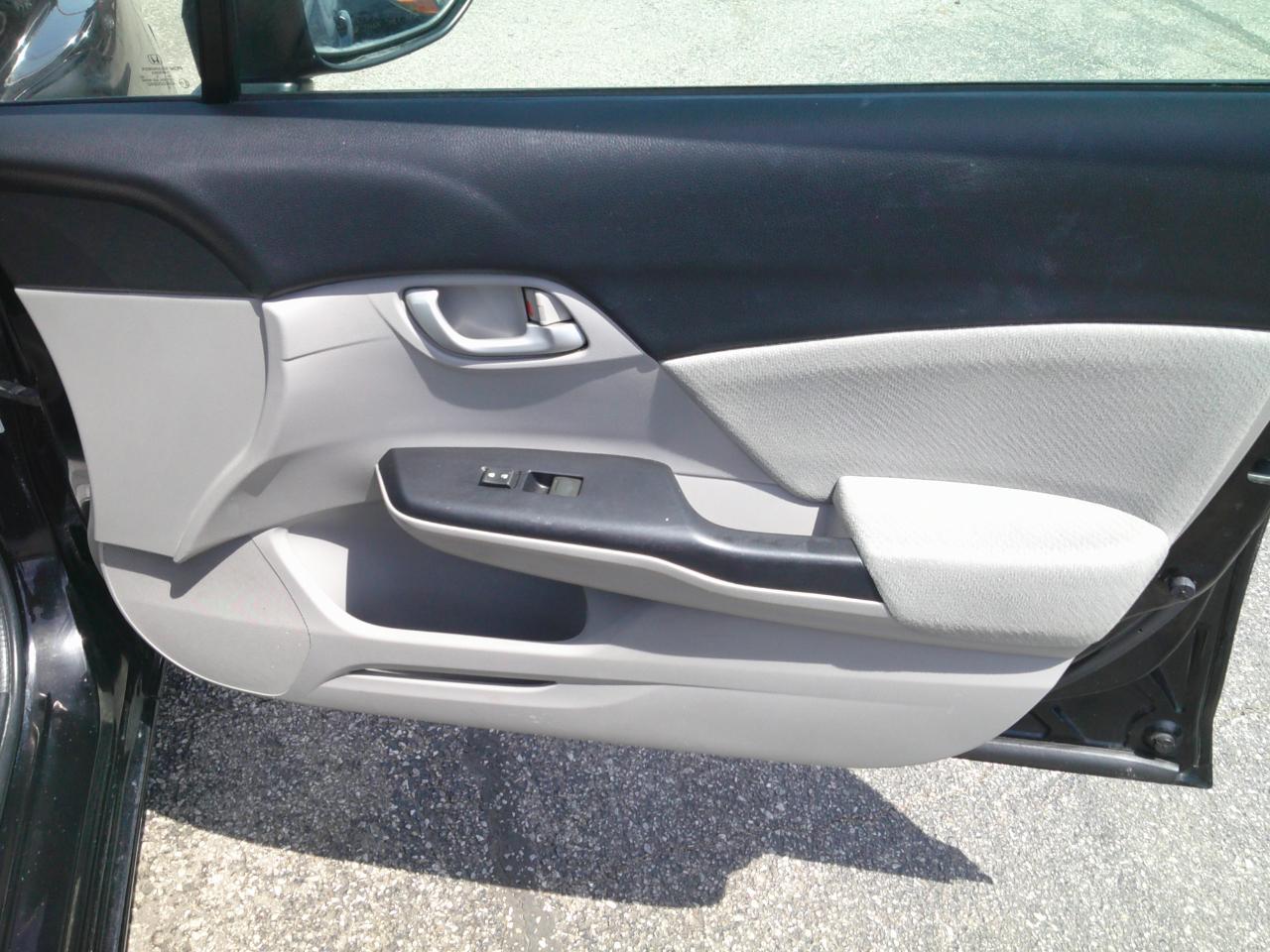 Honda Civic LX Sedan 5-Speed AT 2013
