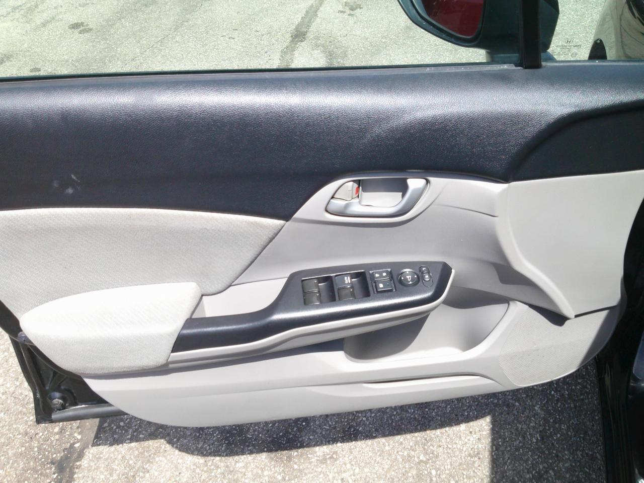 Honda Civic LX Sedan 5-Speed AT 2013