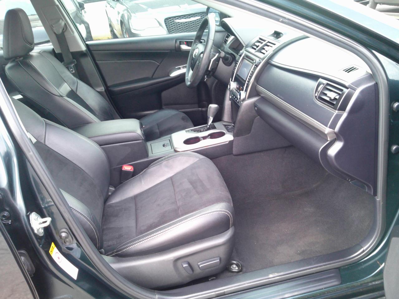 Toyota Camry SE 2013
