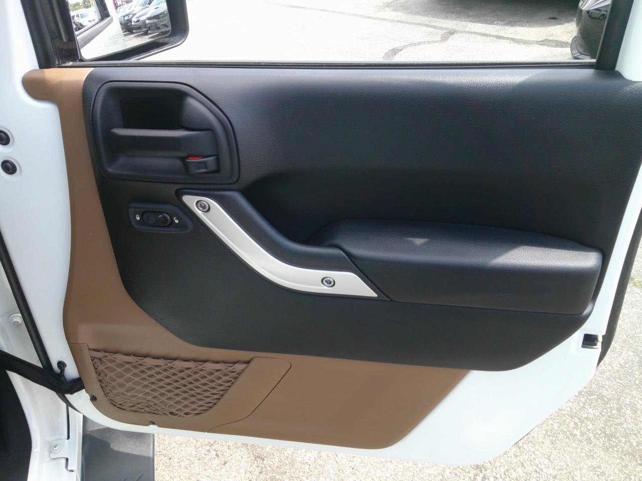 Jeep Wrangler Sahara 4WD 2014
