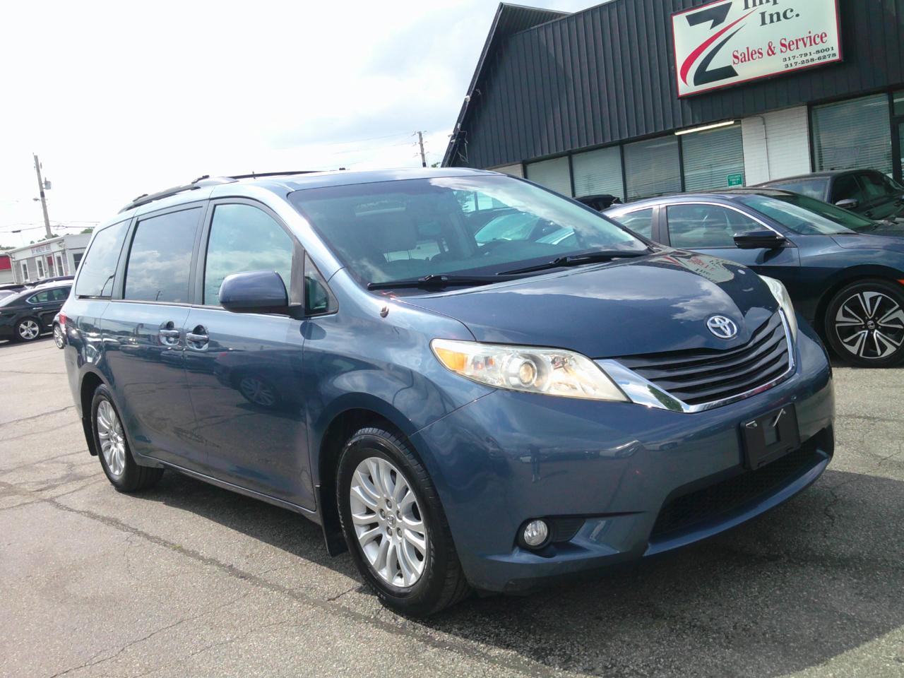 Toyota Sienna XLE FWD 8-Passenger V6 2013