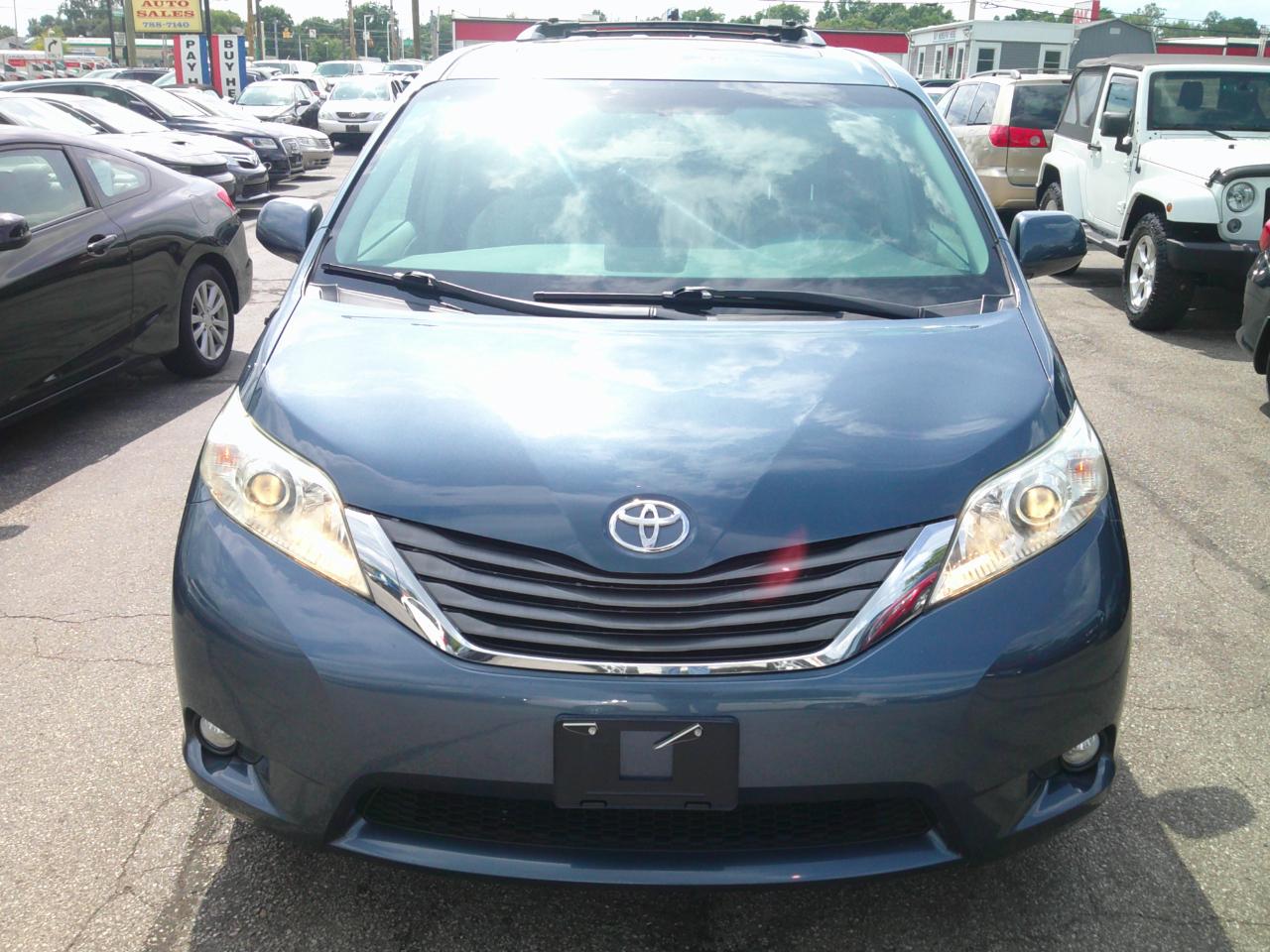 Toyota Sienna XLE FWD 8-Passenger V6 2013