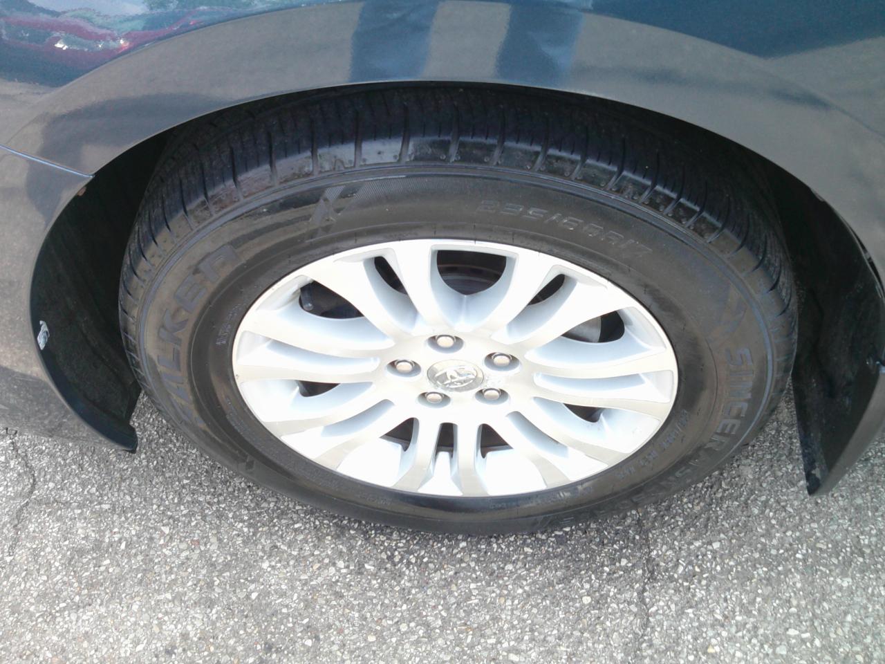Toyota Sienna XLE FWD 8-Passenger V6 2013