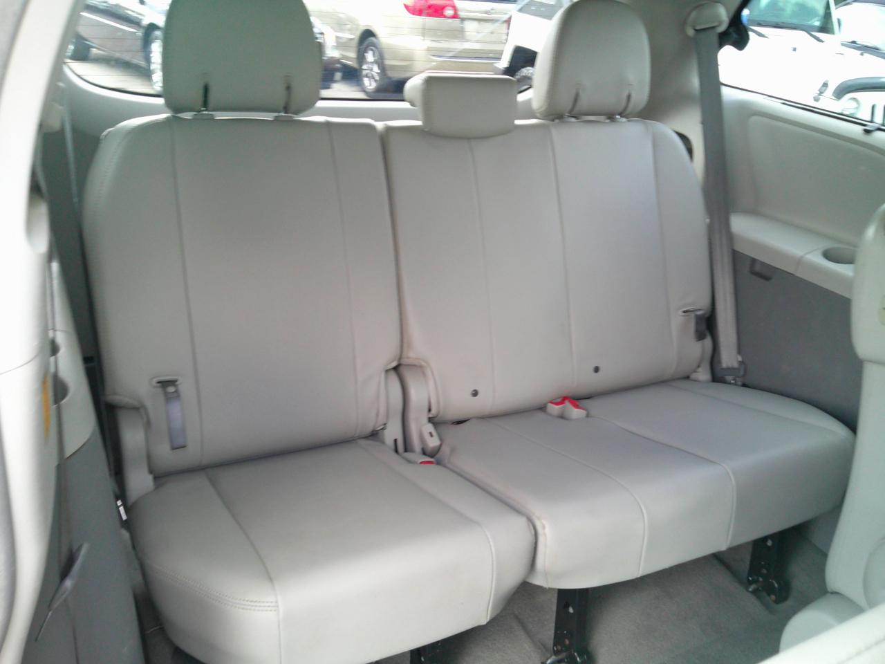 Toyota Sienna XLE FWD 8-Passenger V6 2013