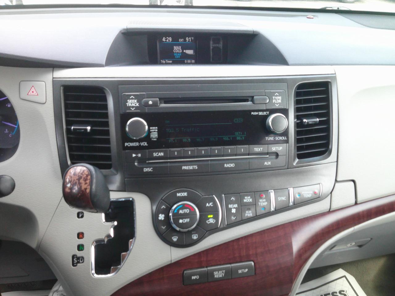 Toyota Sienna XLE FWD 8-Passenger V6 2013