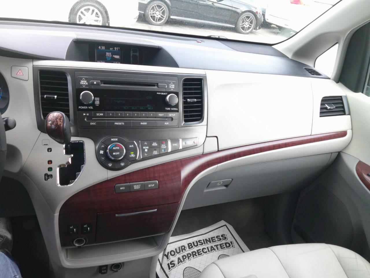 Toyota Sienna XLE FWD 8-Passenger V6 2013