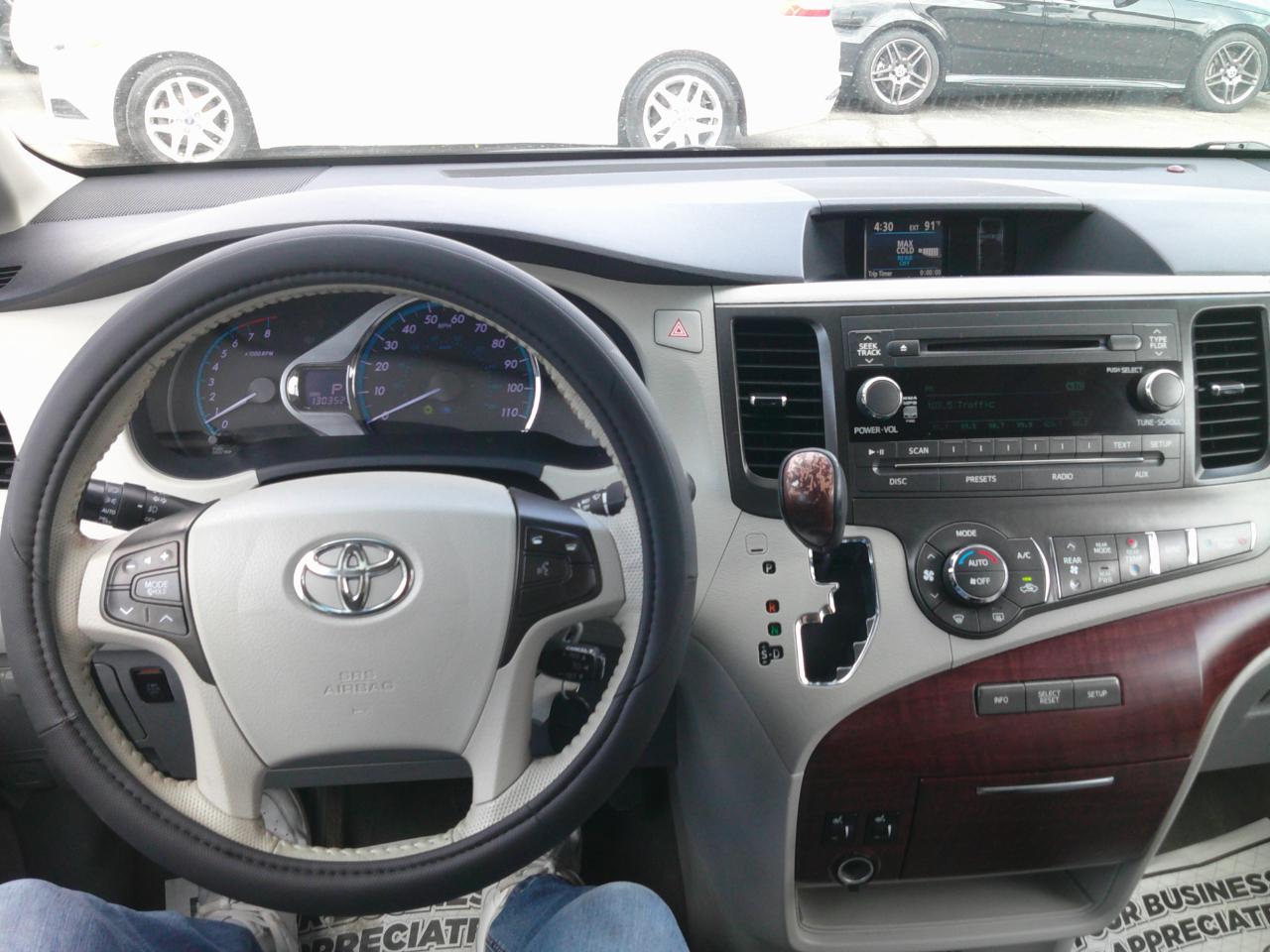 Toyota Sienna XLE FWD 8-Passenger V6 2013