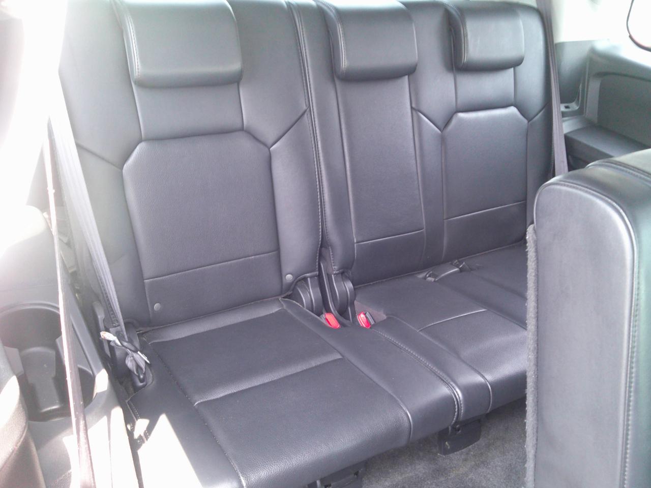 Honda Pilot Touring 4WD 5-Spd AT with DVD 2011