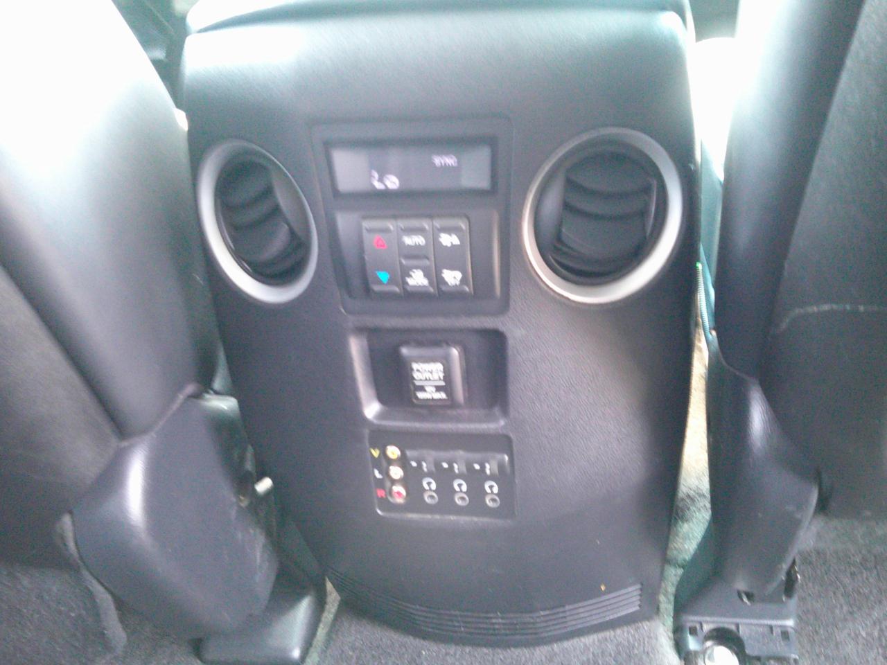 Honda Pilot Touring 4WD 5-Spd AT with DVD 2011
