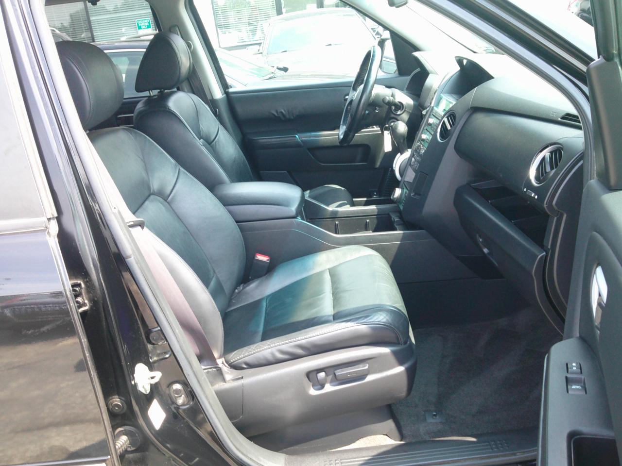 Honda Pilot Touring 4WD 5-Spd AT with DVD 2011