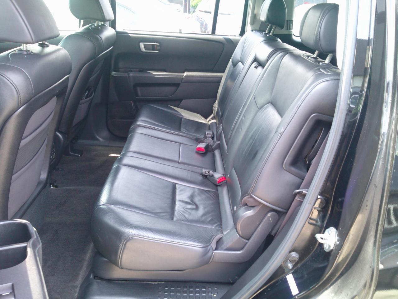 Honda Pilot Touring 4WD 5-Spd AT with DVD 2011