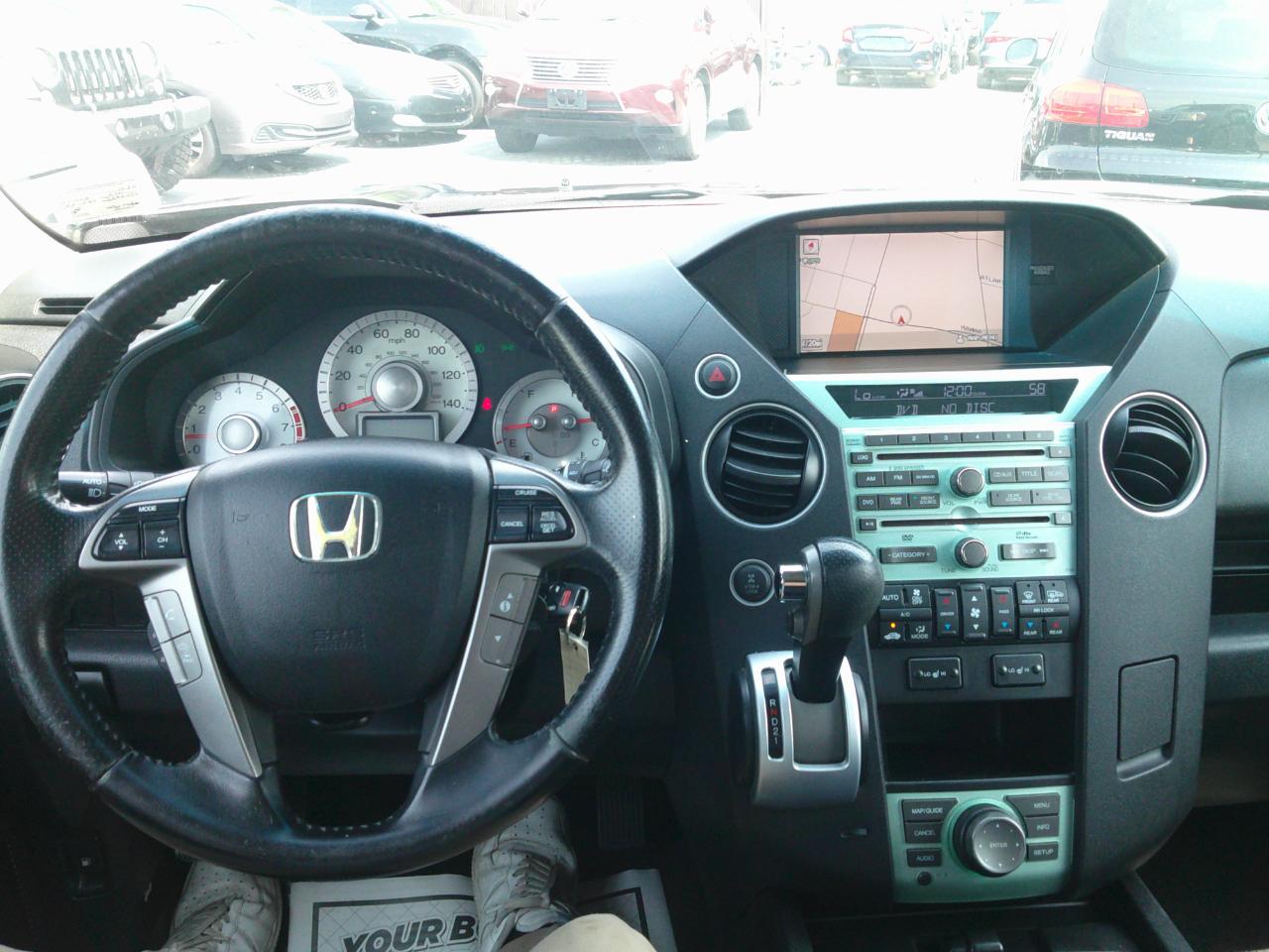 Honda Pilot Touring 4WD 5-Spd AT with DVD 2011