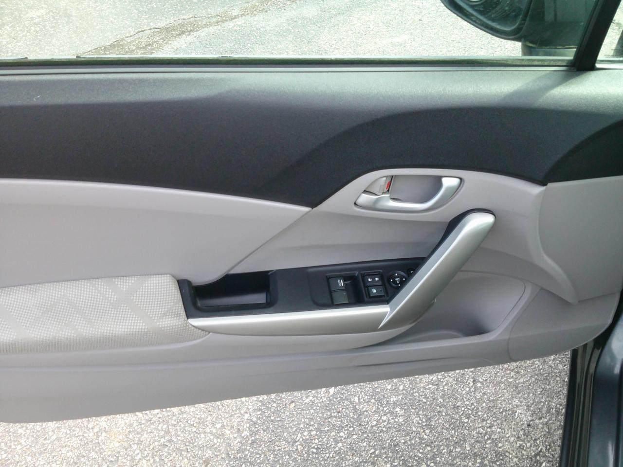 Honda Civic LX Coupe 5-Speed AT 2012