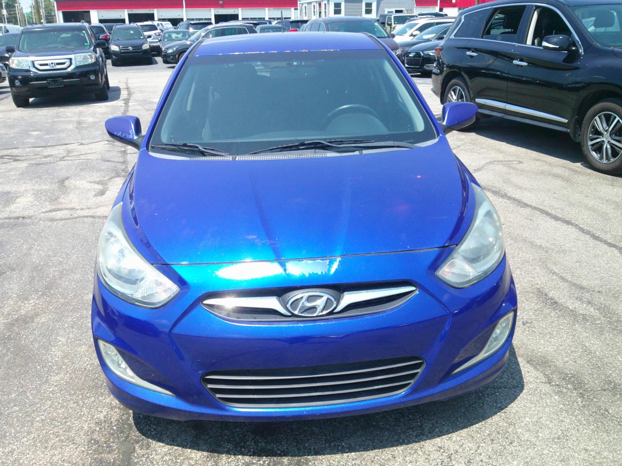 Hyundai Accent SE 5-Door 2012