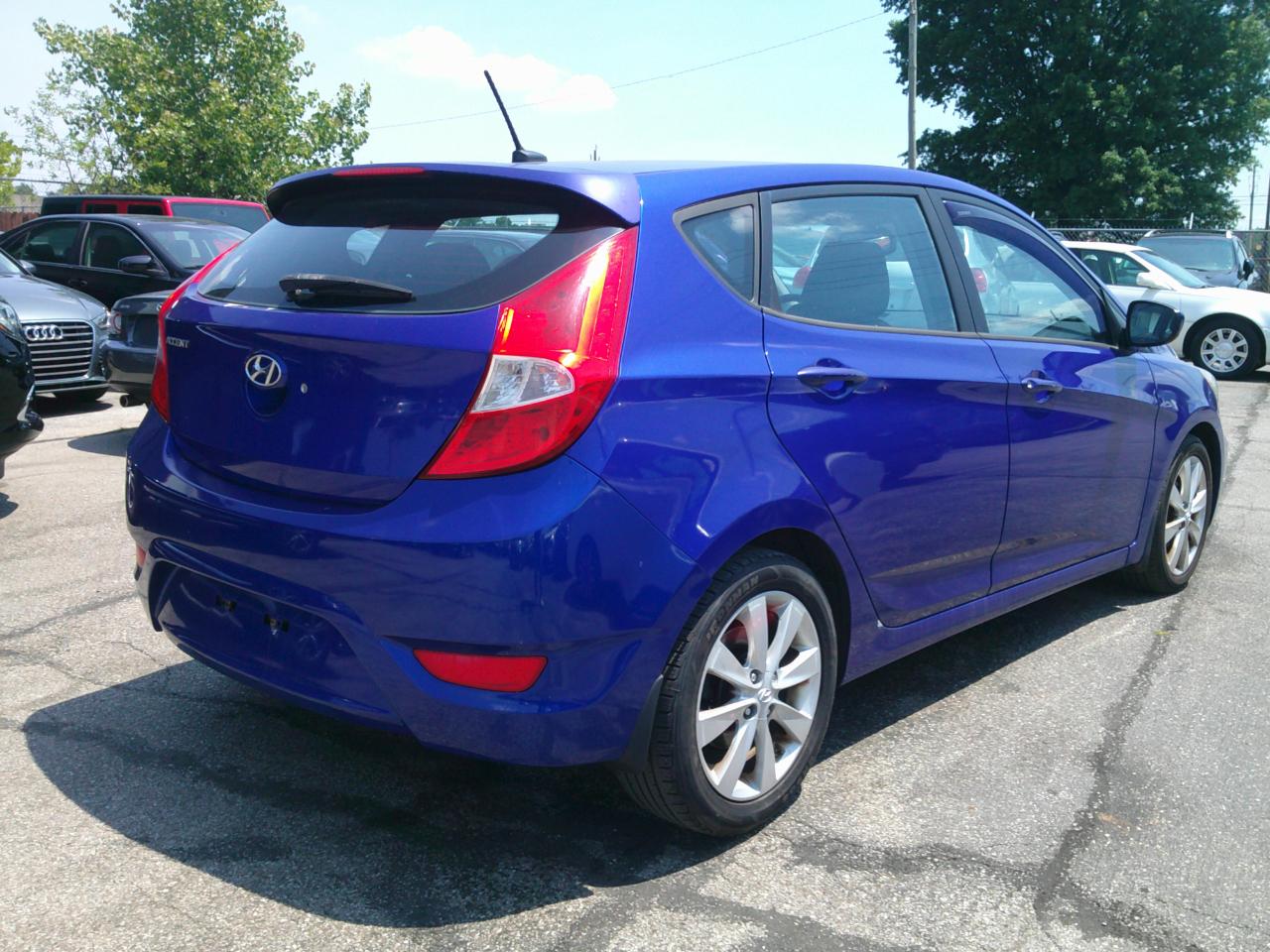 Hyundai Accent SE 5-Door 2012