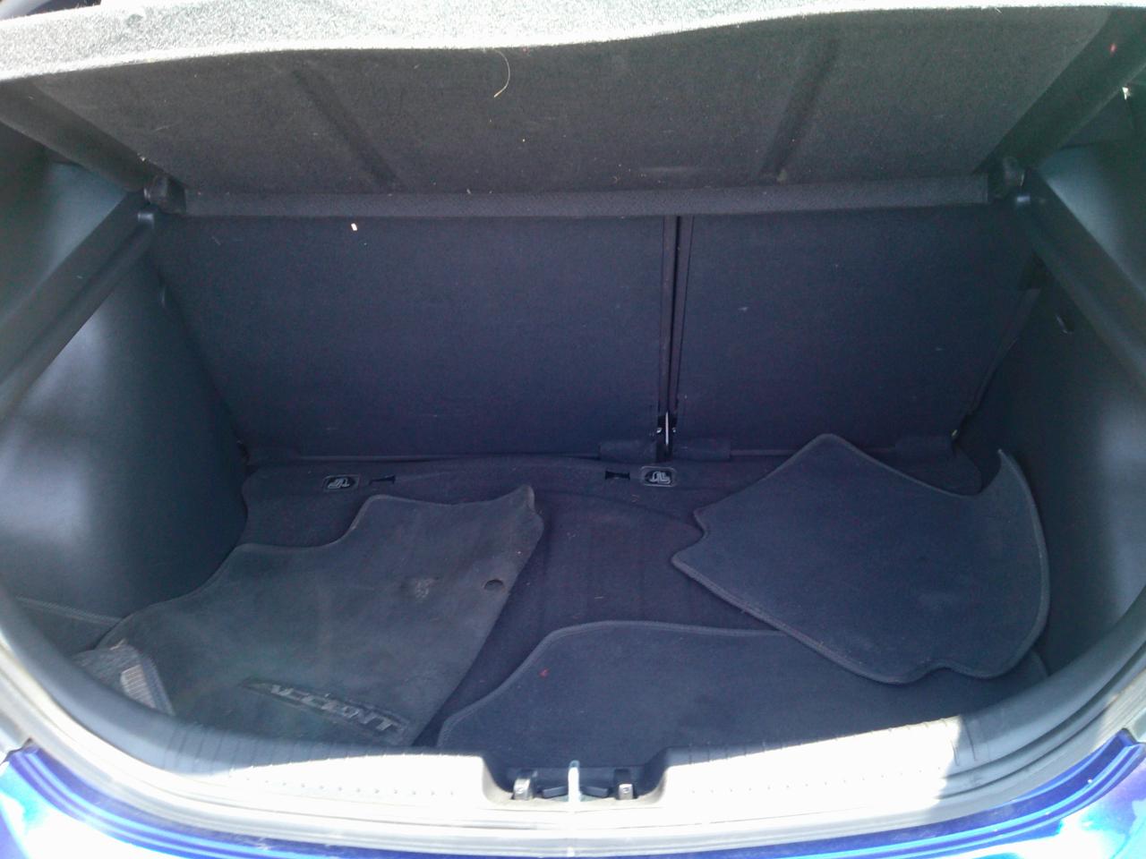 Hyundai Accent SE 5-Door 2012