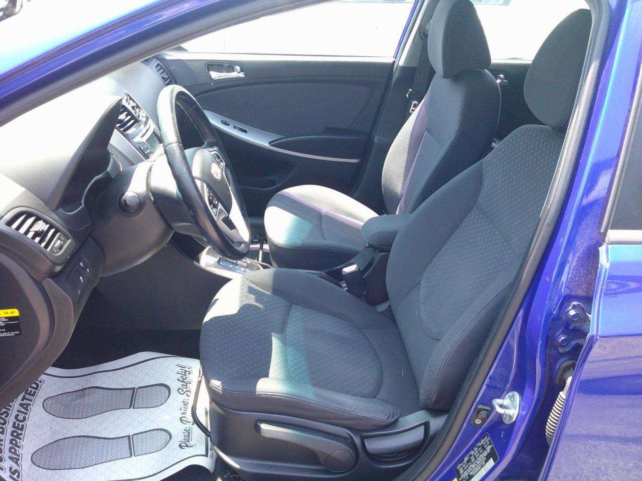Hyundai Accent SE 5-Door 2012