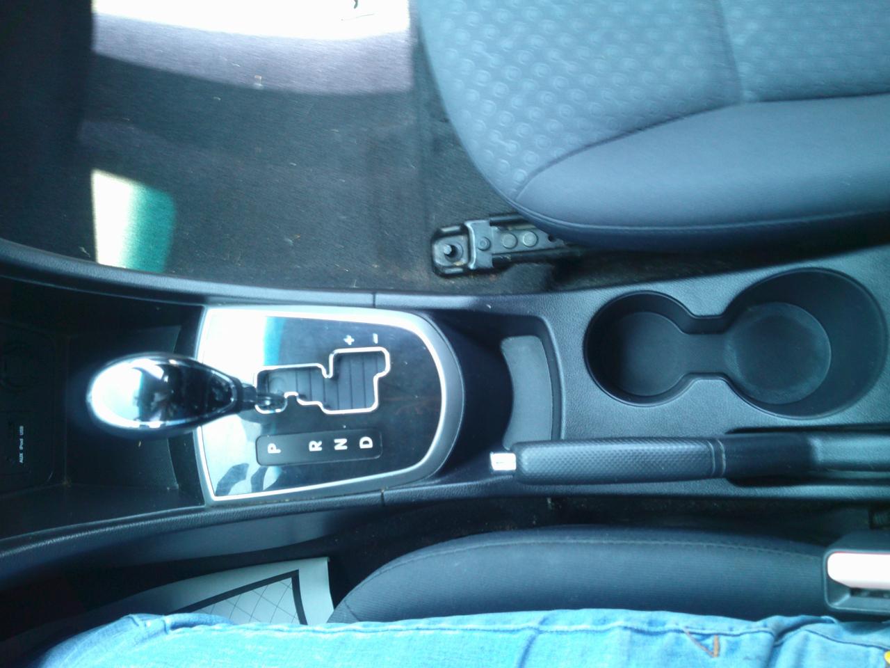 Hyundai Accent SE 5-Door 2012