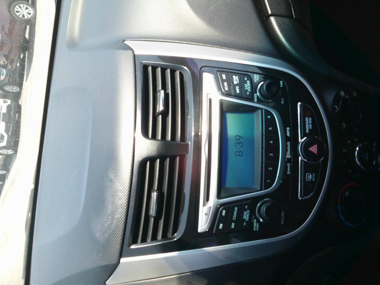 Hyundai Accent SE 5-Door 2012