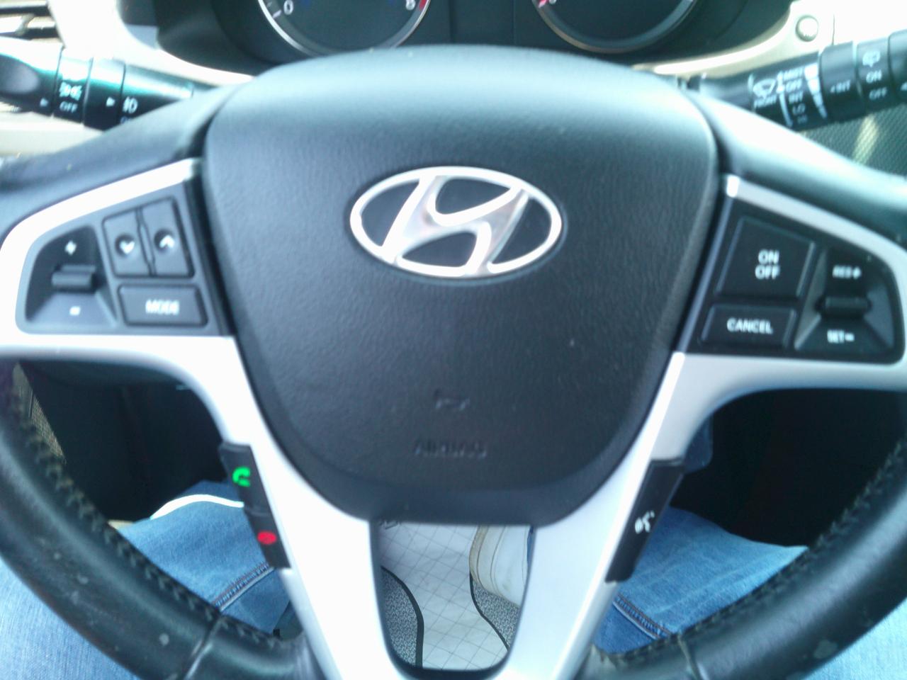 Hyundai Accent SE 5-Door 2012