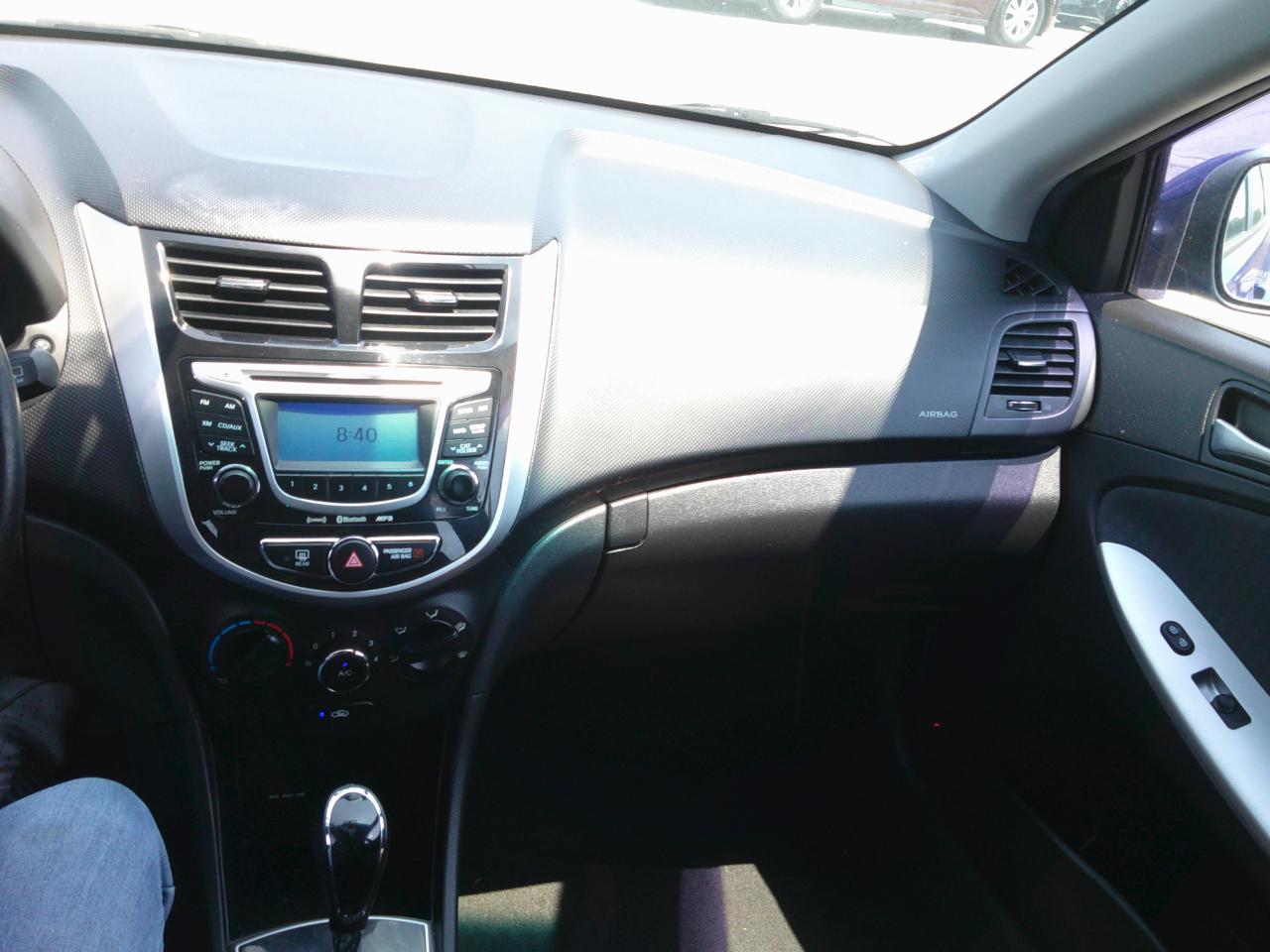 Hyundai Accent SE 5-Door 2012