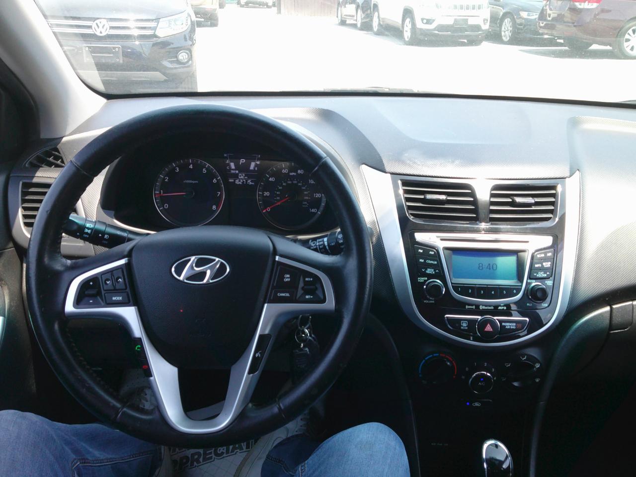 Hyundai Accent SE 5-Door 2012