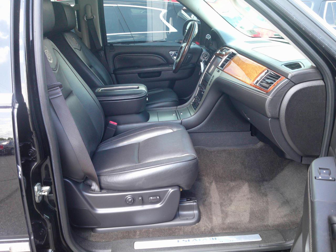 Cadillac Escalade AWD Platinum 2013