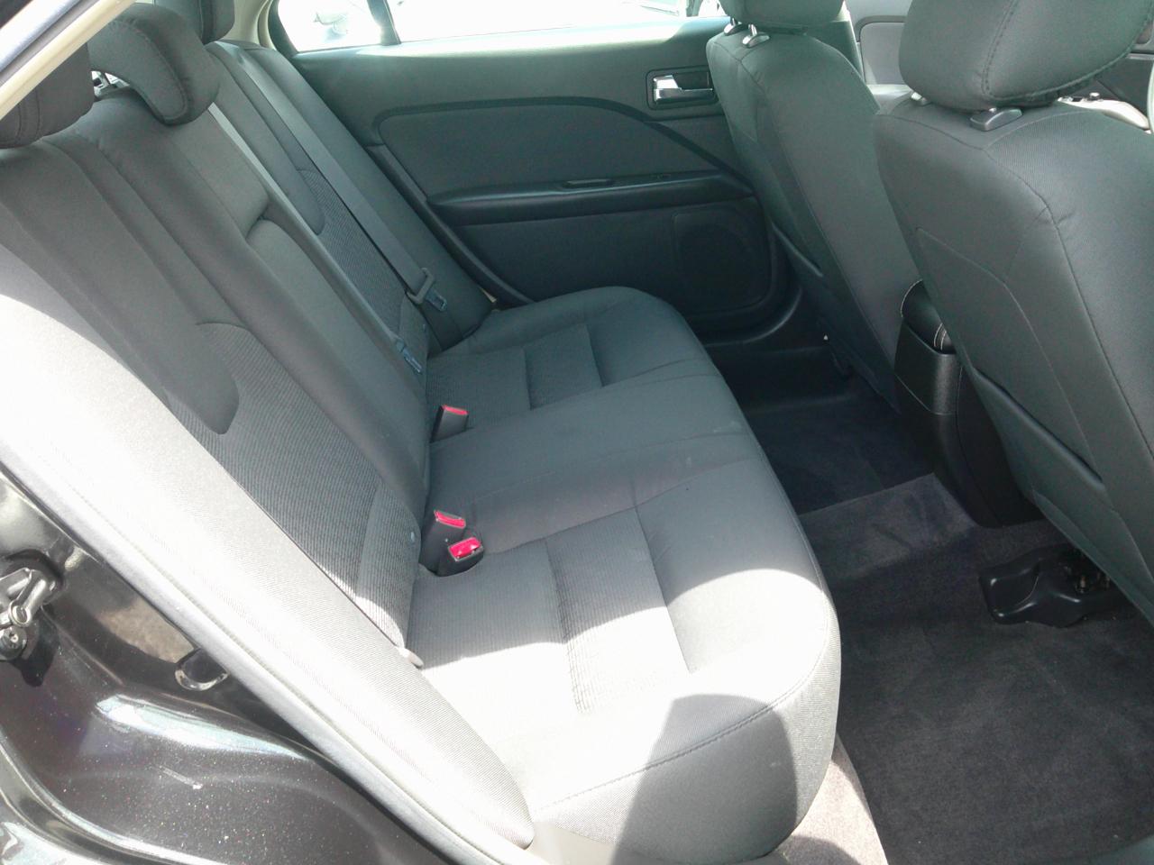 Ford Fusion SE 2012