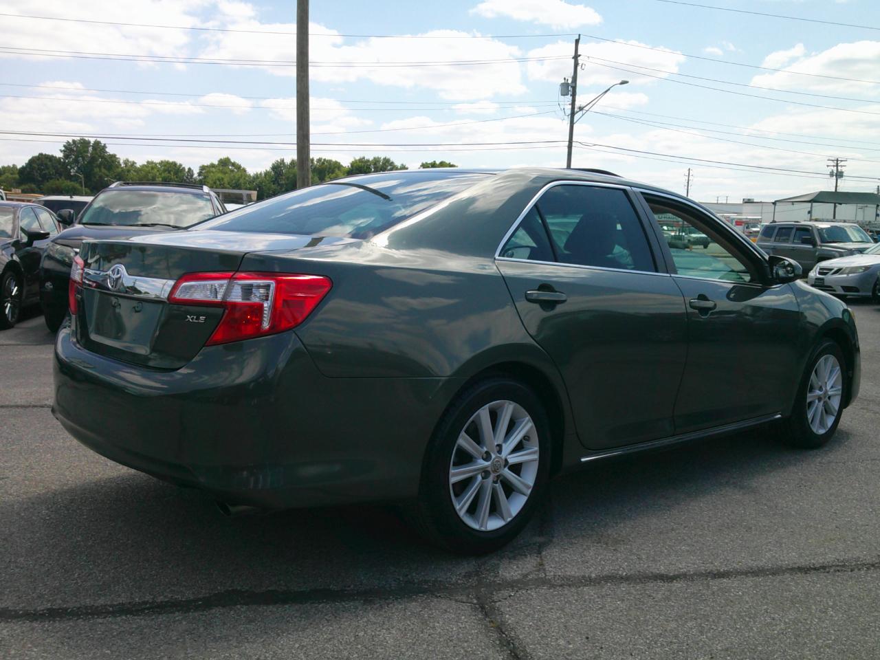 Toyota Camry XLE 4D Sedan 2012