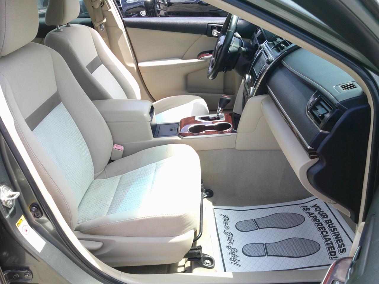 Toyota Camry XLE 4D Sedan 2012