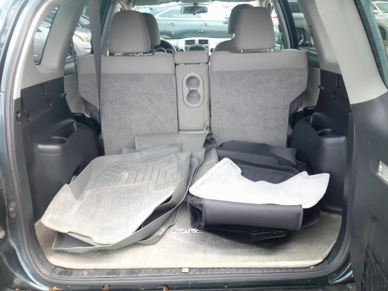 Toyota RAV4 Base I4 4WD 2011