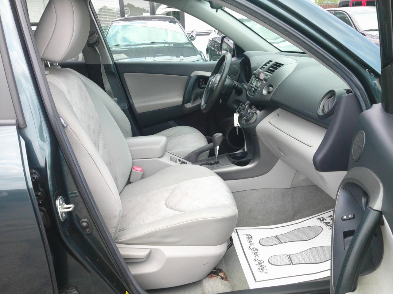 Toyota RAV4 Base I4 4WD 2011
