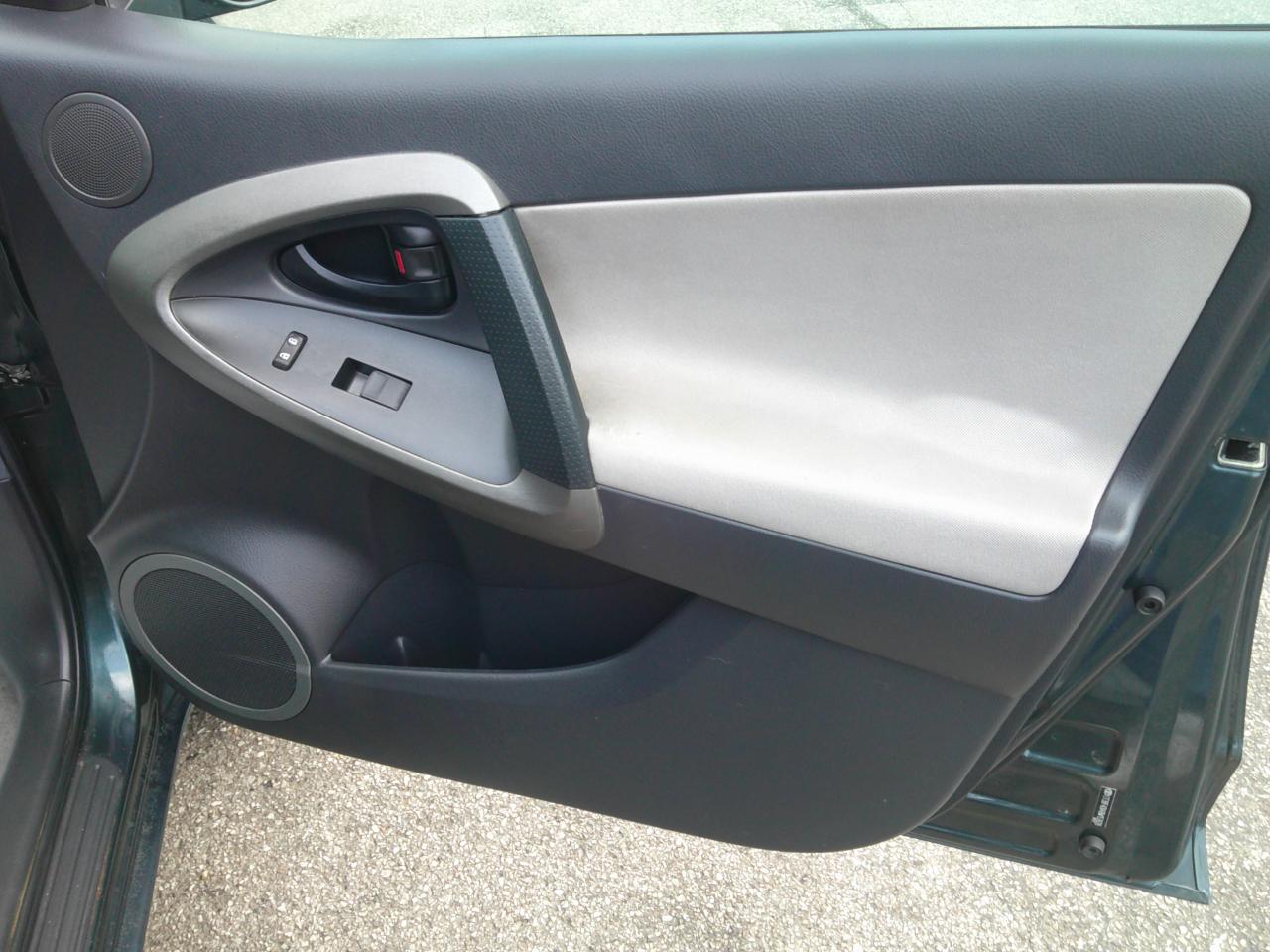 Toyota RAV4 Base I4 4WD 2011