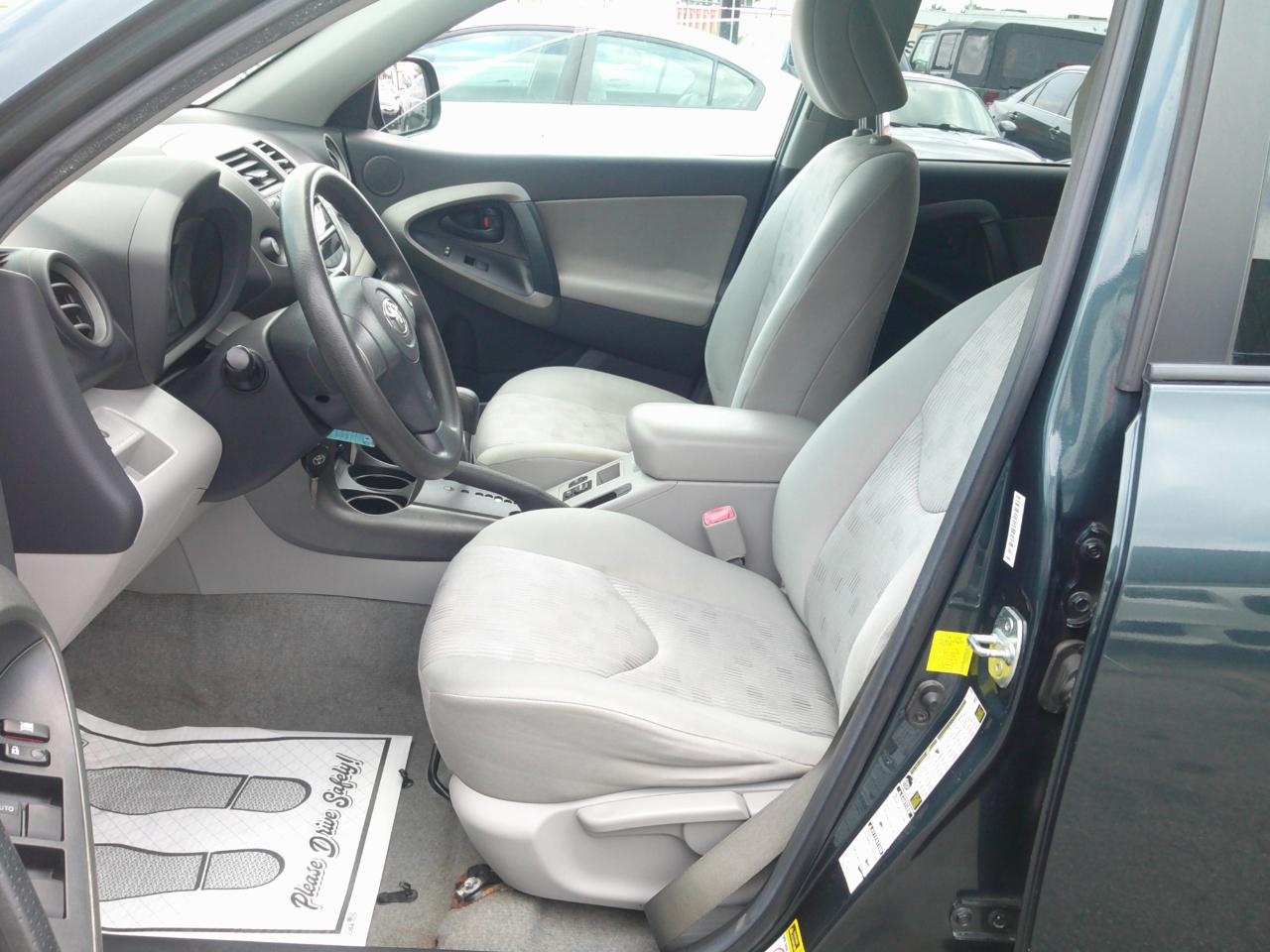 Toyota RAV4 Base I4 4WD 2011