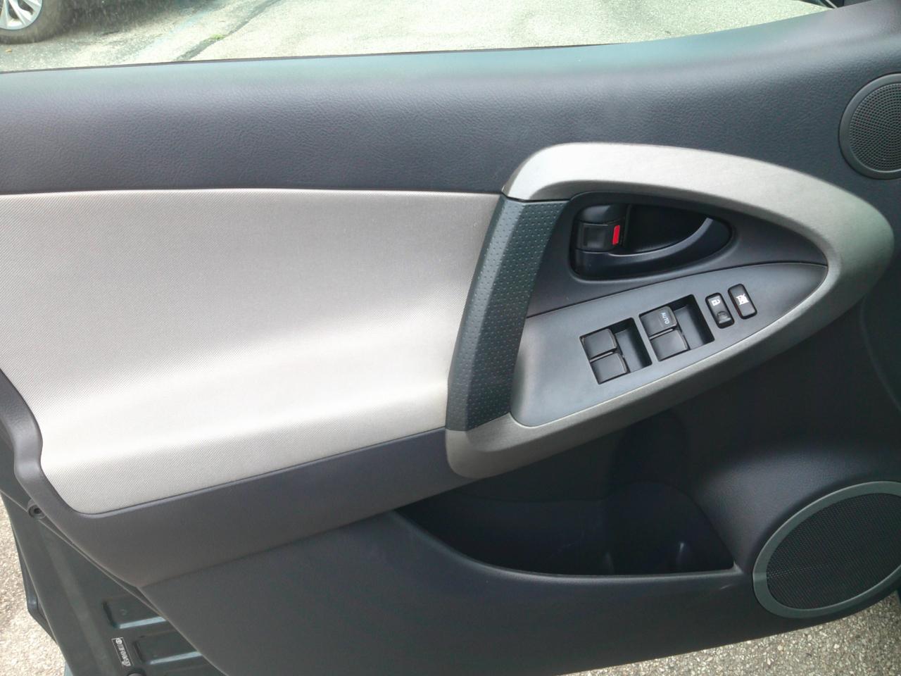 Toyota RAV4 Base I4 4WD 2011