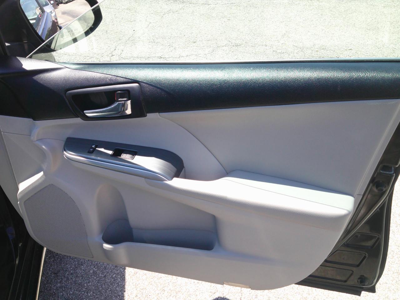 Toyota Camry Hybrid XLE 2014