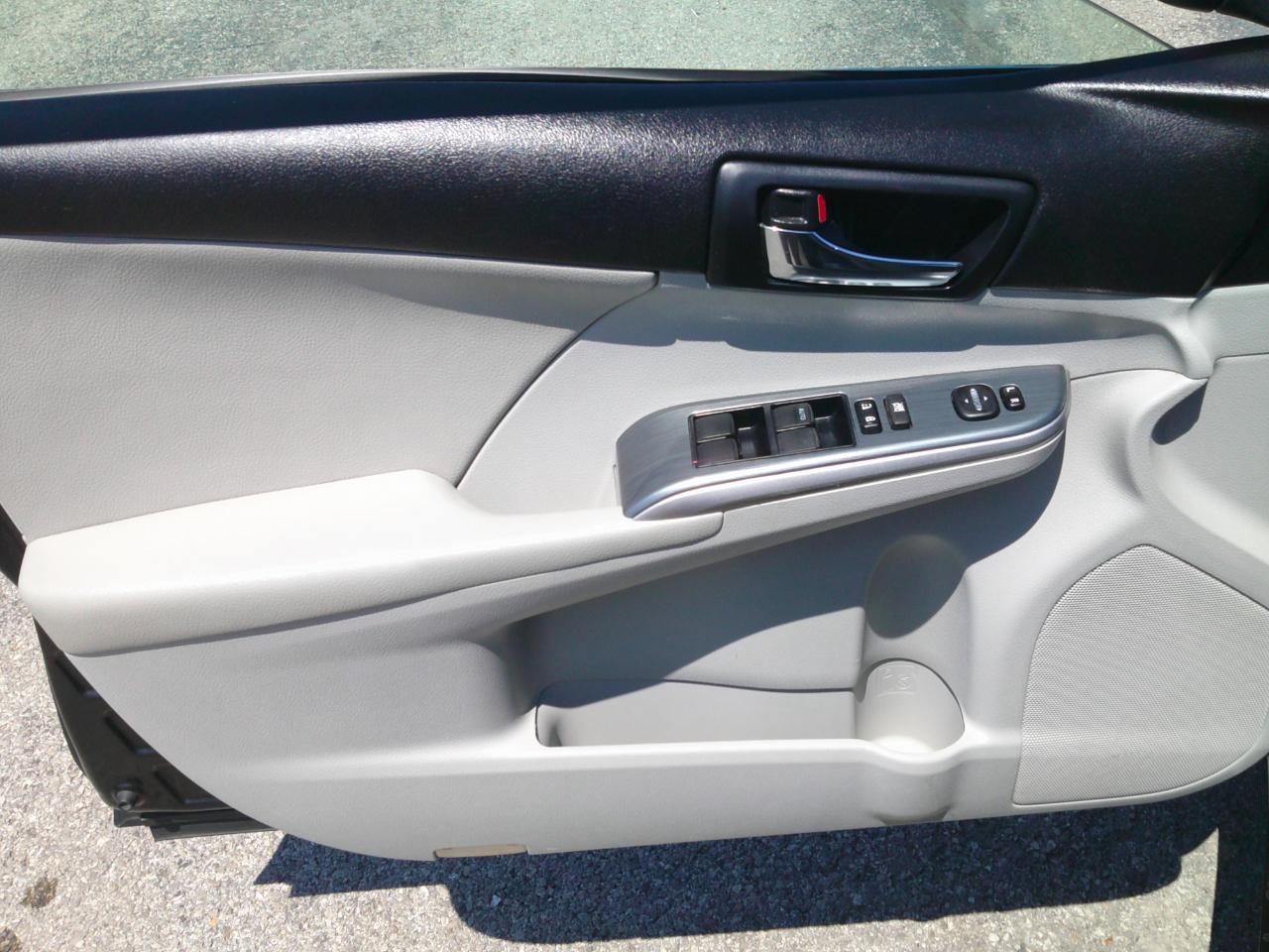 Toyota Camry Hybrid XLE 2014