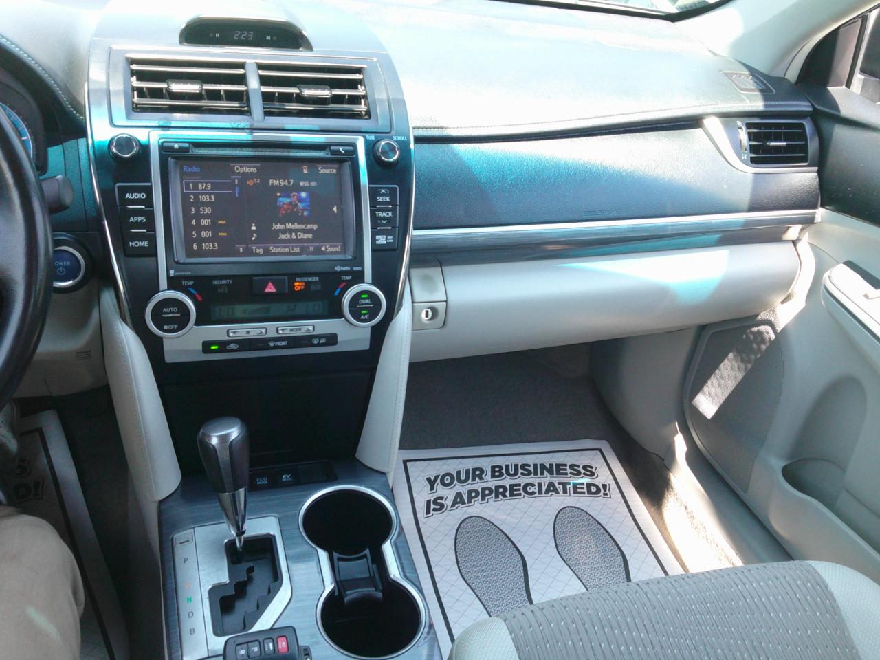 Toyota Camry Hybrid XLE 2014