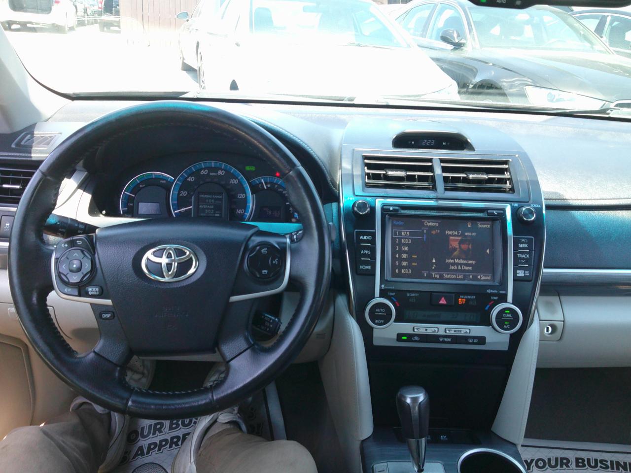 Toyota Camry Hybrid XLE 2014