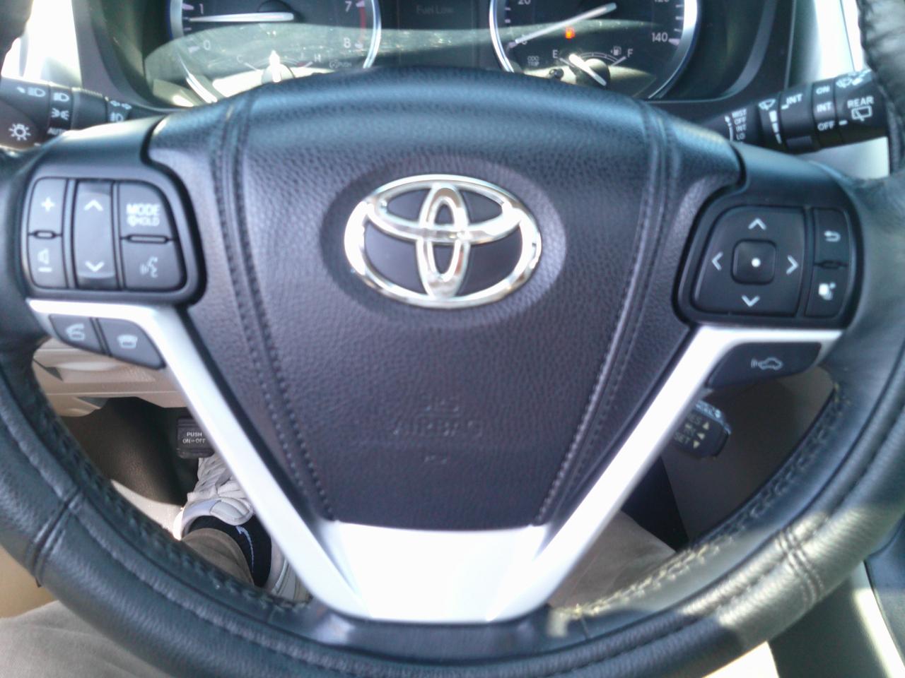 Toyota Highlander Limited FWD V6 2014