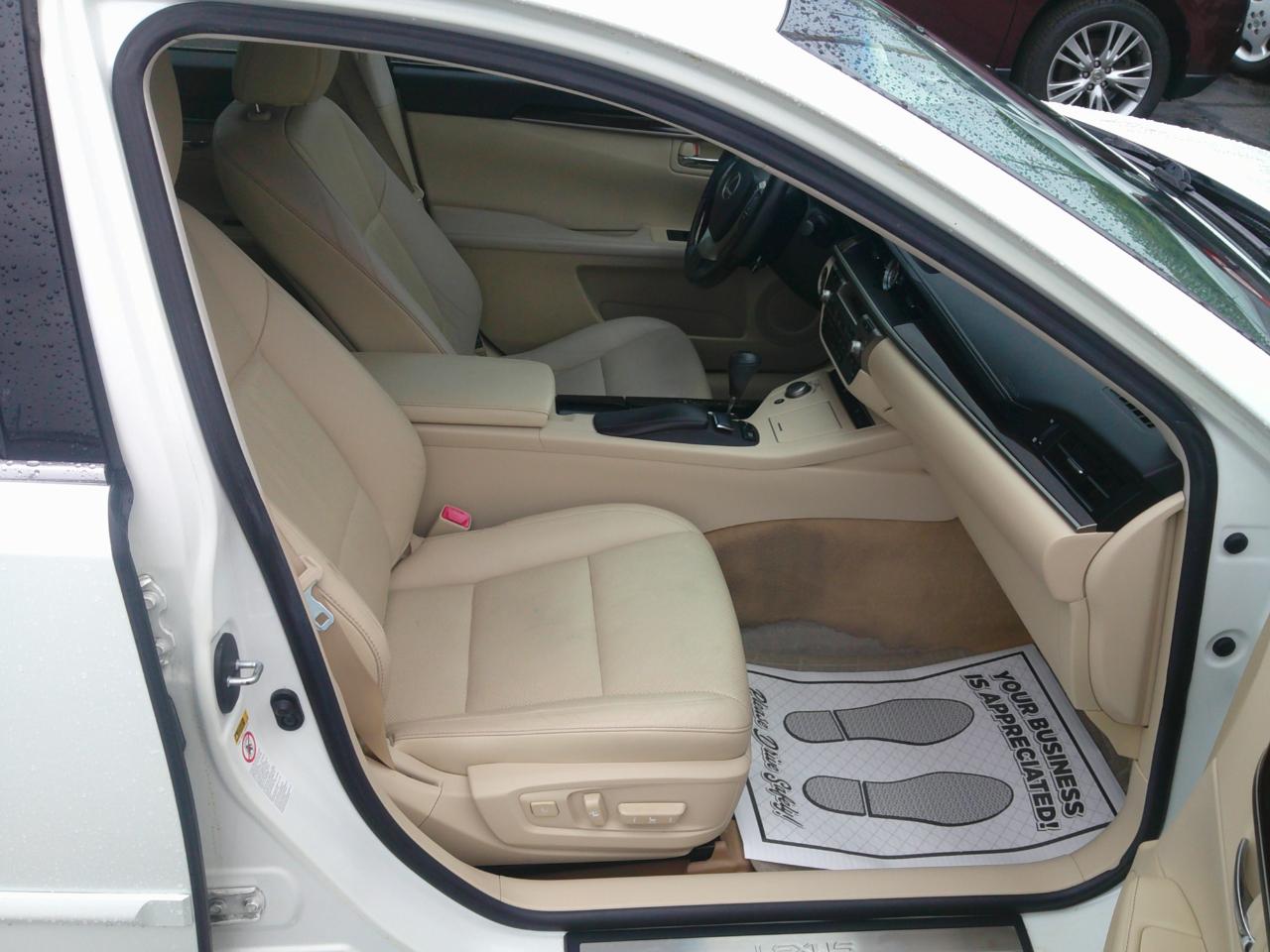 Lexus ES 350 Sedan 2013