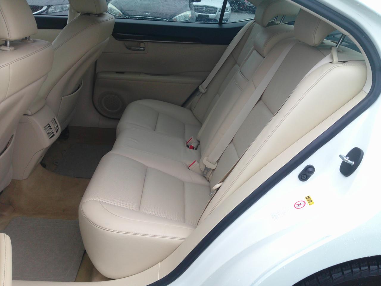Lexus ES 350 Sedan 2013