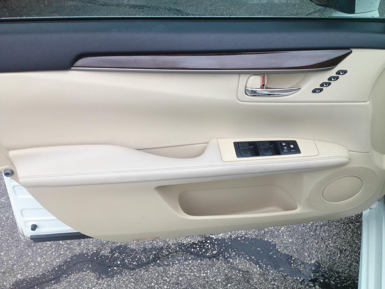 Lexus ES 350 Sedan 2013