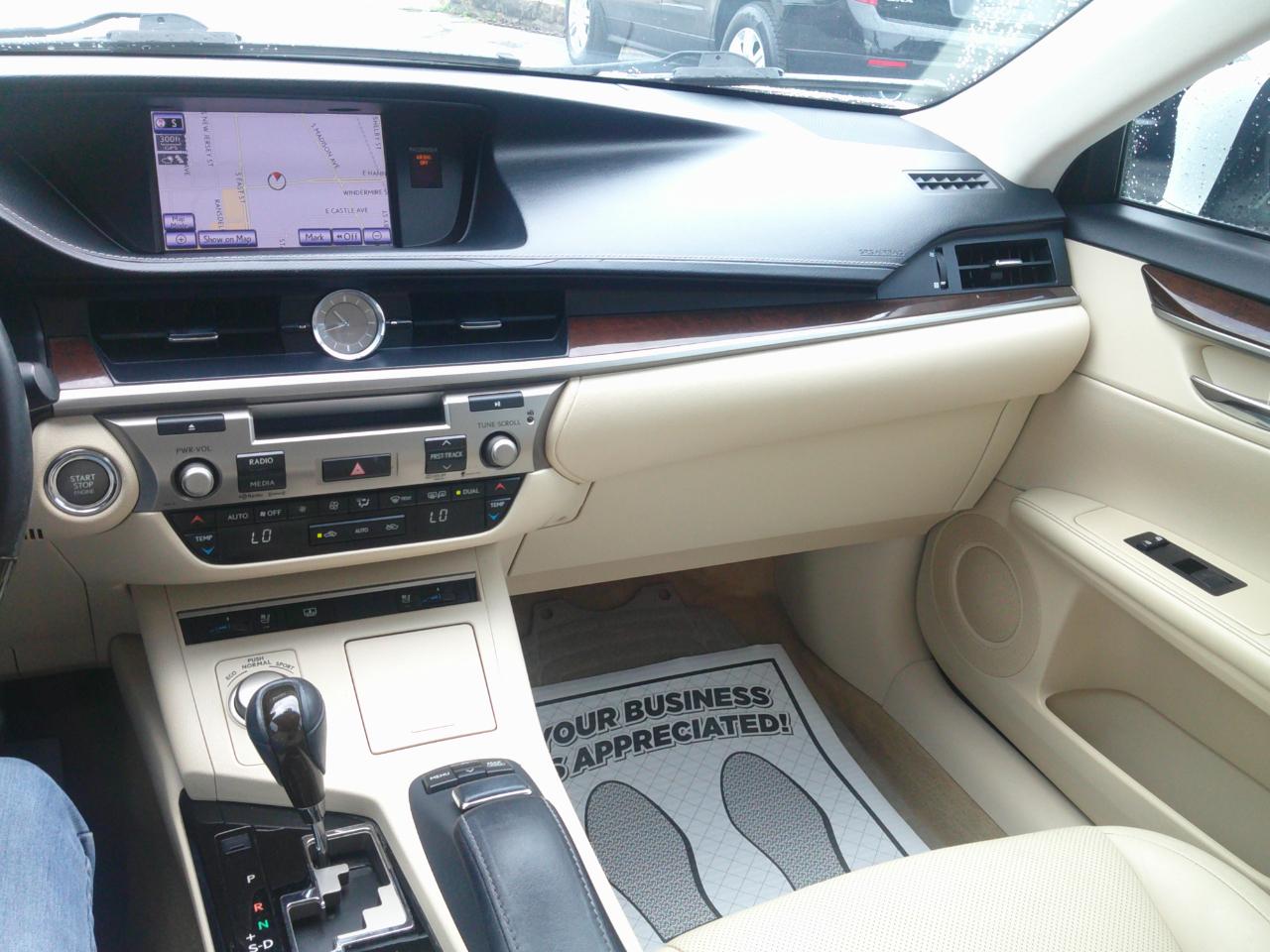 Lexus ES 350 Sedan 2013