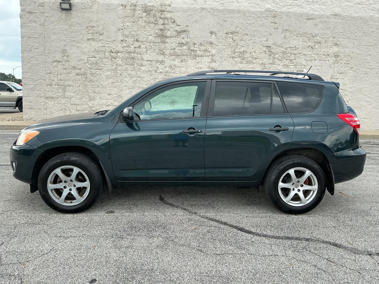 Toyota RAV4 Base I4 4WD 2010