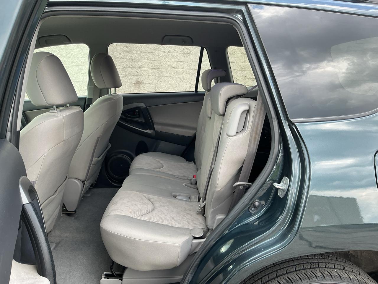 Toyota RAV4 Base I4 4WD 2010