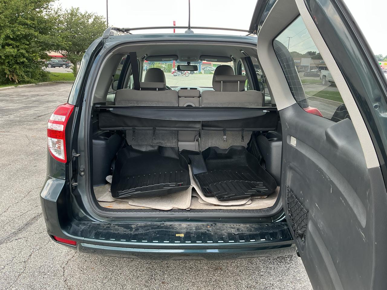 Toyota RAV4 Base I4 4WD 2010