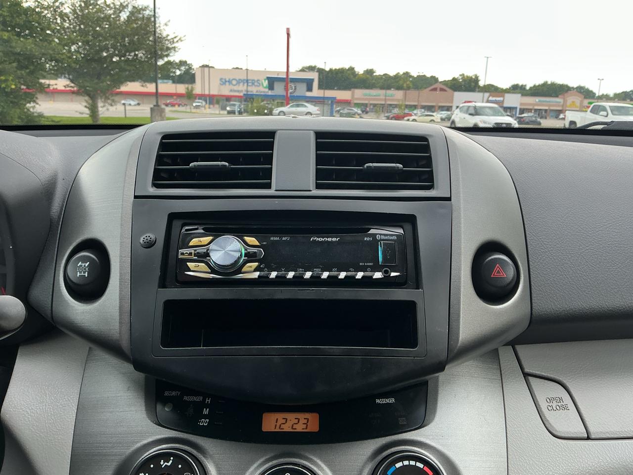 Toyota RAV4 Base I4 4WD 2010